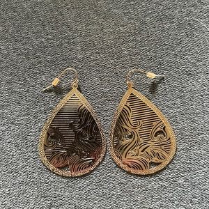 Gold teardrop earring
